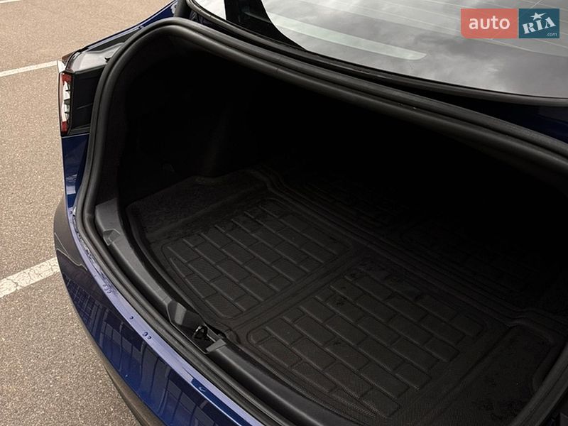 Седан Tesla Model 3 2021 в Киеве