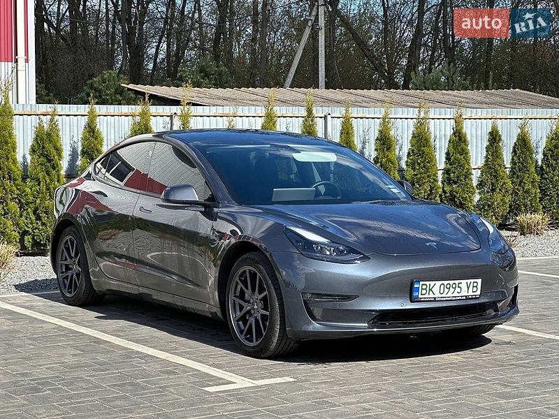 Седан Tesla Model 3 2021 в Луцке