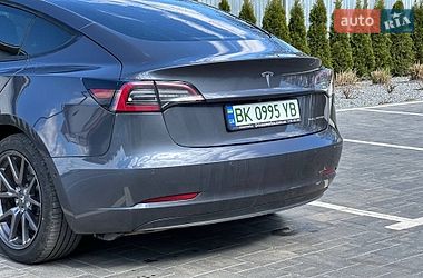 Седан Tesla Model 3 2021 в Луцке