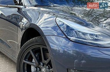 Седан Tesla Model 3 2019 в Киеве