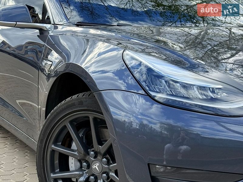Седан Tesla Model 3 2019 в Киеве