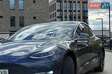 Седан Tesla Model 3 2019 в Киеве