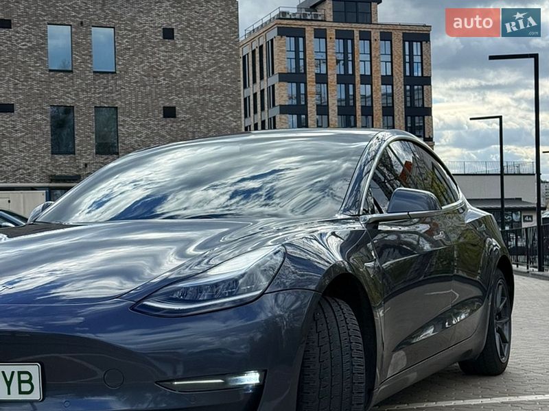 Седан Tesla Model 3 2019 в Киеве