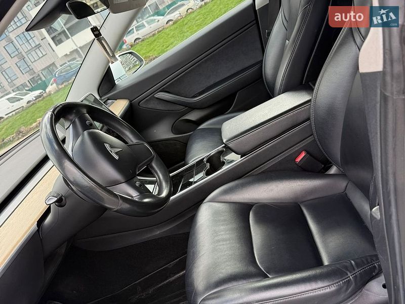Седан Tesla Model 3 2018 в Киеве