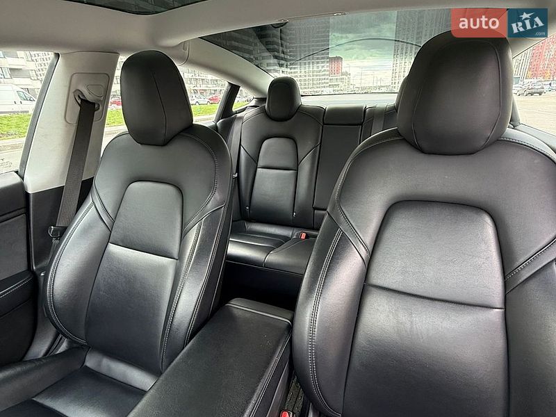 Седан Tesla Model 3 2018 в Киеве