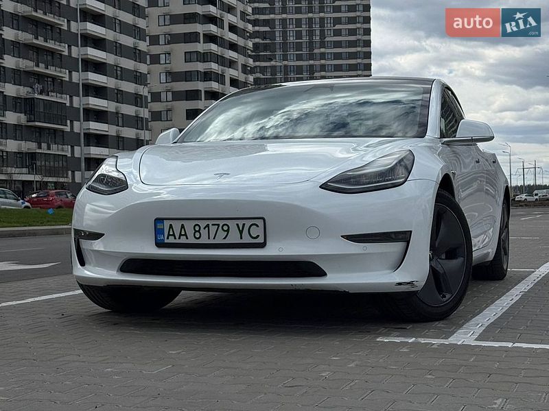 Седан Tesla Model 3 2018 в Киеве