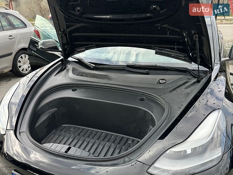 Седан Tesla Model 3 2022 в Львові