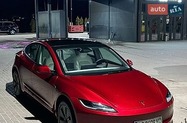 Седан Tesla Model 3 2024 в Львове