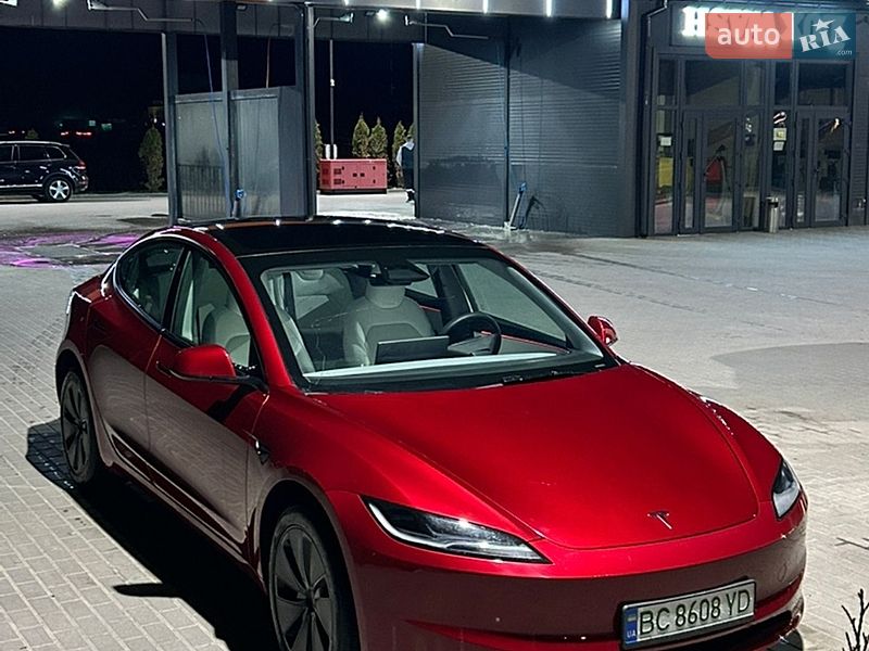 Tesla Model 3 2024