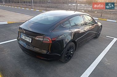 Седан Tesla Model 3 2022 в Буче