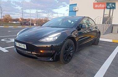 Седан Tesla Model 3 2022 в Буче