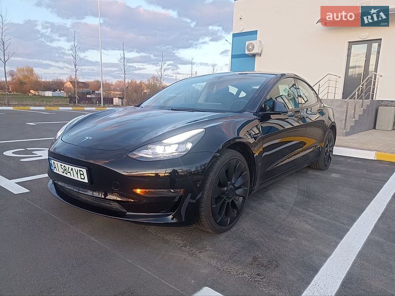 Седан Tesla Model 3 2022 в Буче