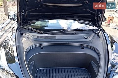 Седан Tesla Model 3 2022 в Буче