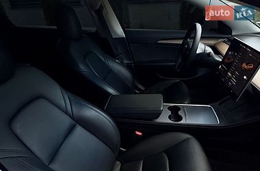 Седан Tesla Model 3 2021 в Киеве