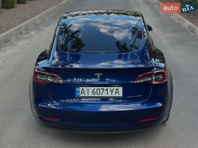 Седан Tesla Model 3 2021 в Киеве