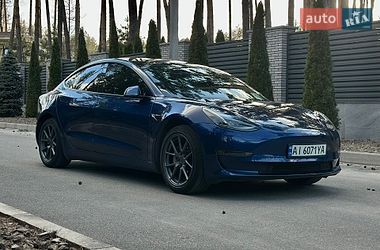Седан Tesla Model 3 2021 в Киеве