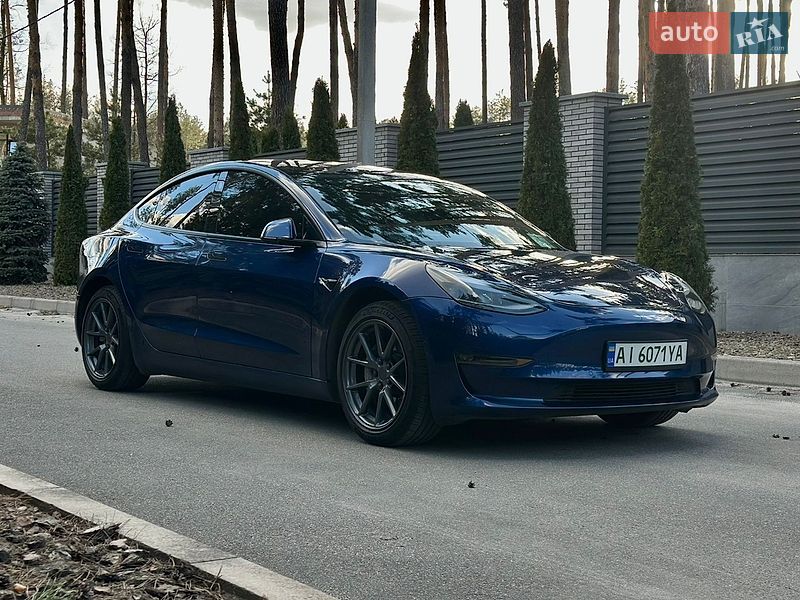 Седан Tesla Model 3 2021 в Киеве