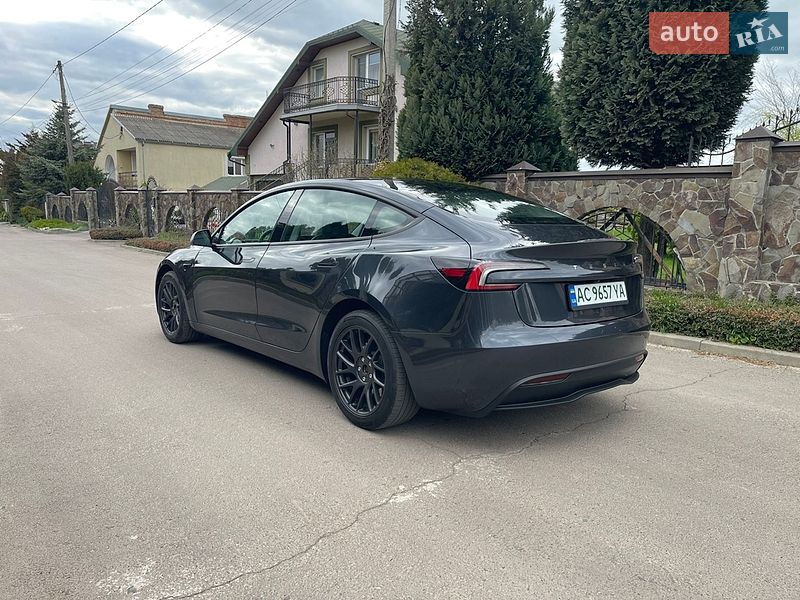 Седан Tesla Model 3 2024 в Нововолинську
