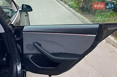 Седан Tesla Model 3 2024 в Нововолинську