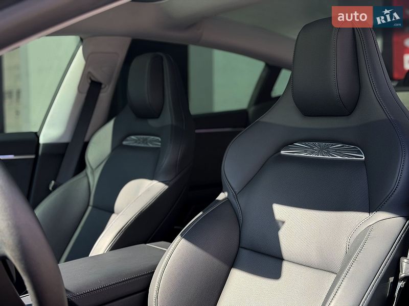Седан Tesla Model 3 2024 в Киеве