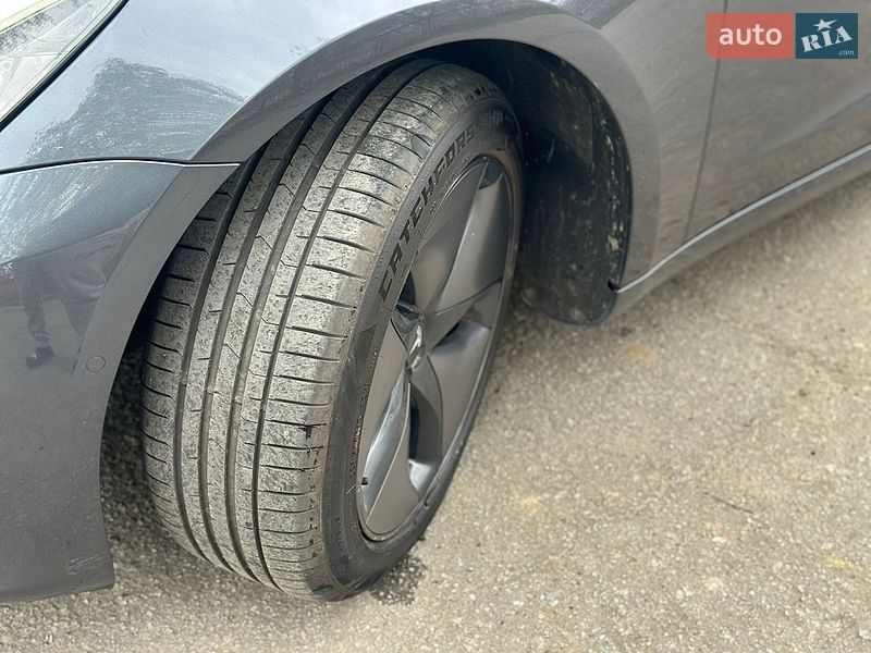 Седан Tesla Model 3 2018 в Житомире