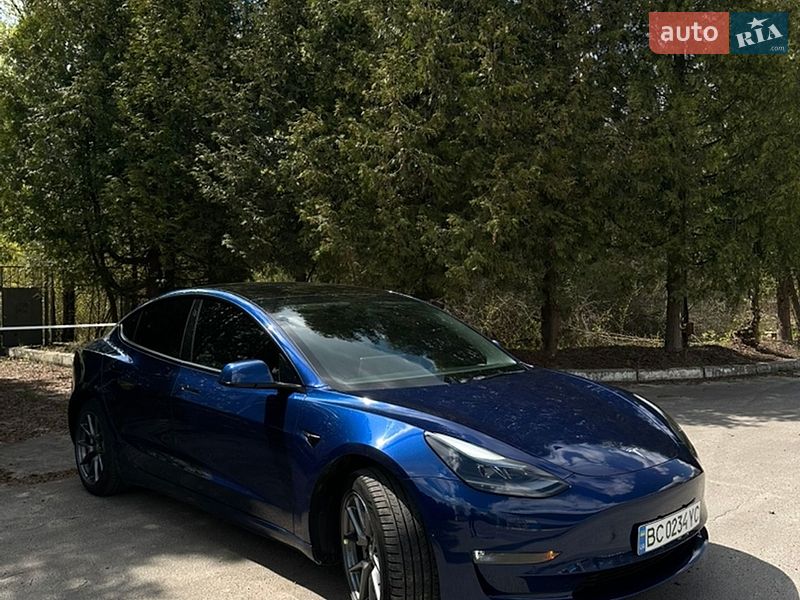 Седан Tesla Model 3 2021 в Львові
