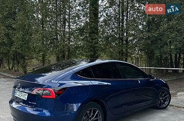 Седан Tesla Model 3 2021 в Львові