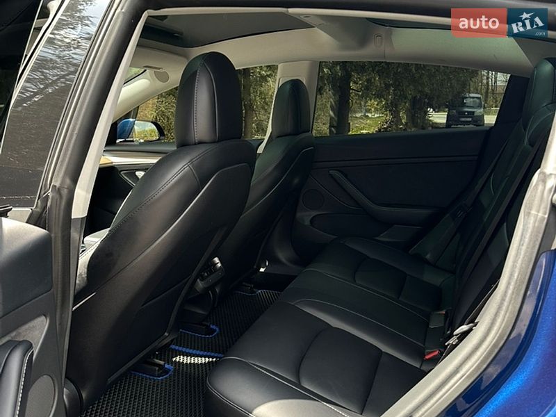 Седан Tesla Model 3 2021 в Львові