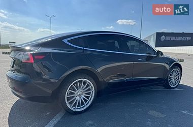 Седан Tesla Model 3 2018 в Львові
