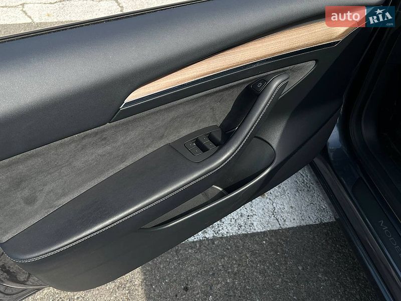 Седан Tesla Model 3 2023 в Одессе