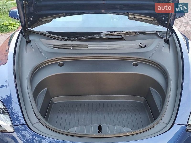 Седан Tesla Model 3 2022 в Києві