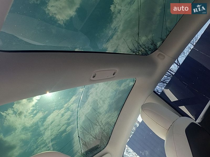 Седан Tesla Model 3 2020 в Киеве