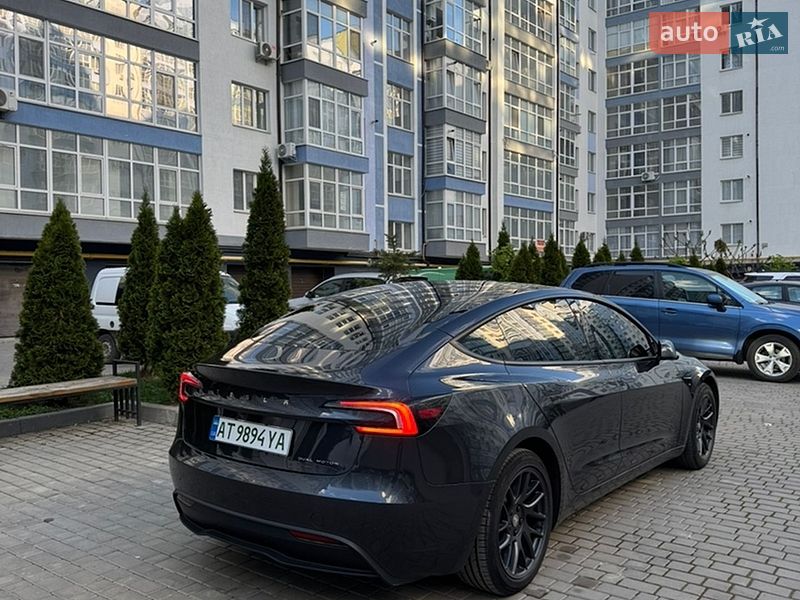 Седан Tesla Model 3 2024 в Ивано-Франковске