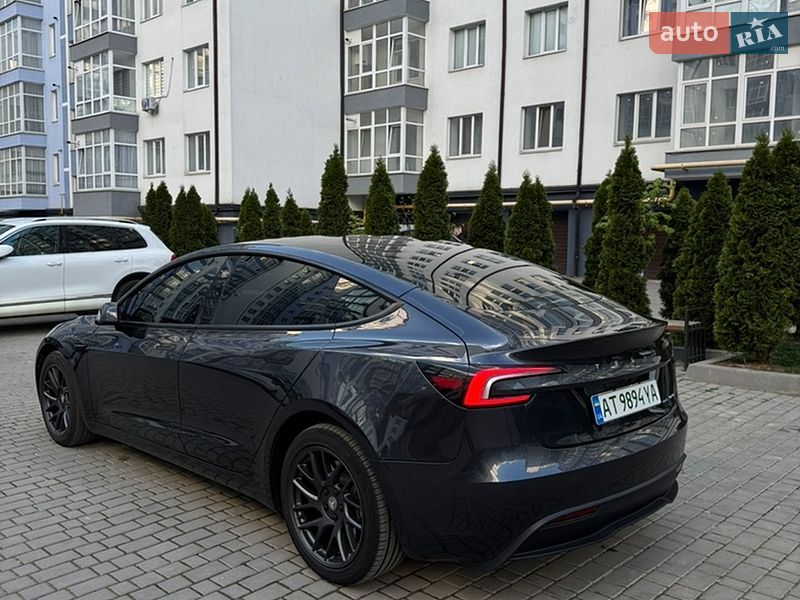 Седан Tesla Model 3 2024 в Ивано-Франковске