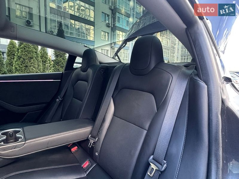 Седан Tesla Model 3 2024 в Ивано-Франковске