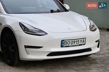 Седан Tesla Model 3 2019 в Тернополе