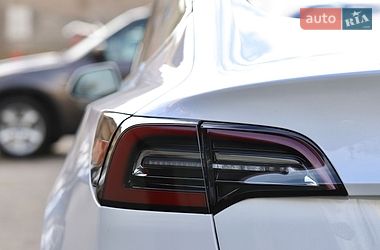 Седан Tesla Model 3 2019 в Тернополе