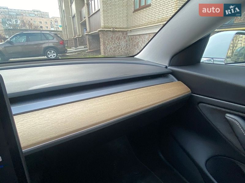 Седан Tesla Model 3 2019 в Тернополе