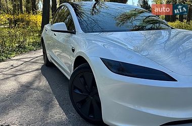 Седан Tesla Model 3 2025 в Киеве