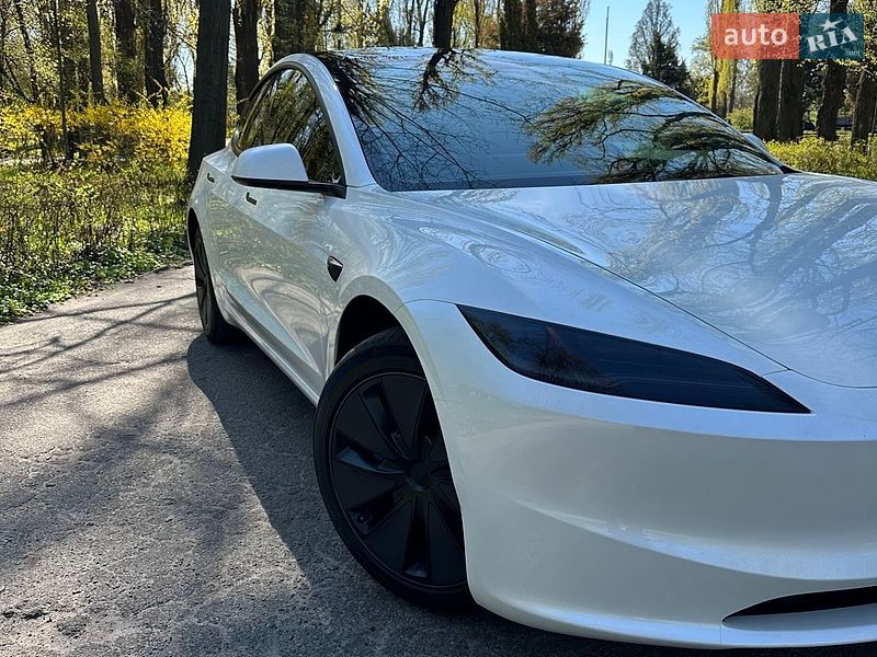 Седан Tesla Model 3 2025 в Киеве