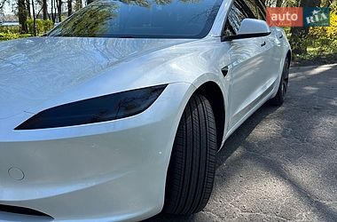Седан Tesla Model 3 2025 в Киеве