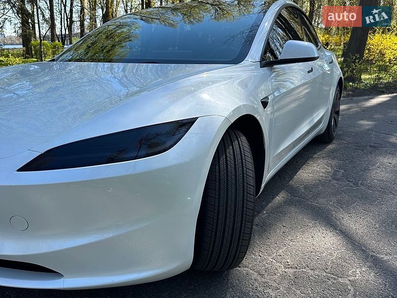 Седан Tesla Model 3 2025 в Киеве