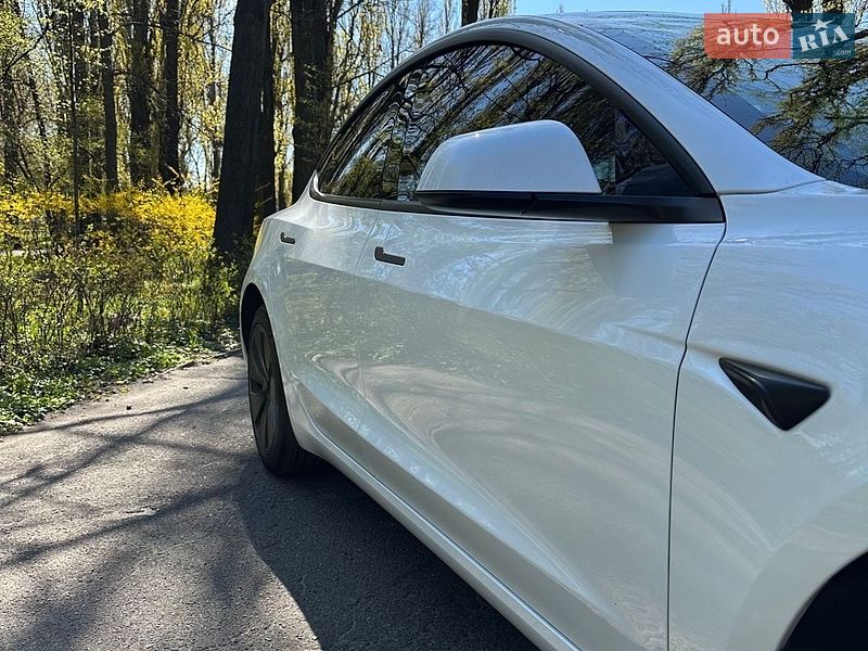Седан Tesla Model 3 2025 в Киеве