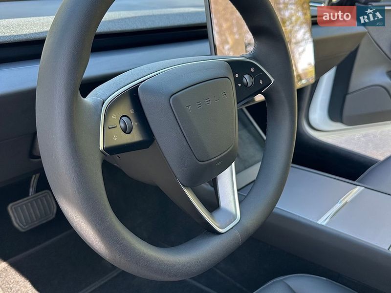 Седан Tesla Model 3 2025 в Киеве