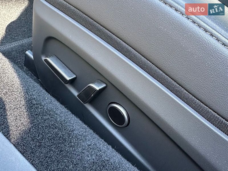 Седан Tesla Model 3 2025 в Киеве