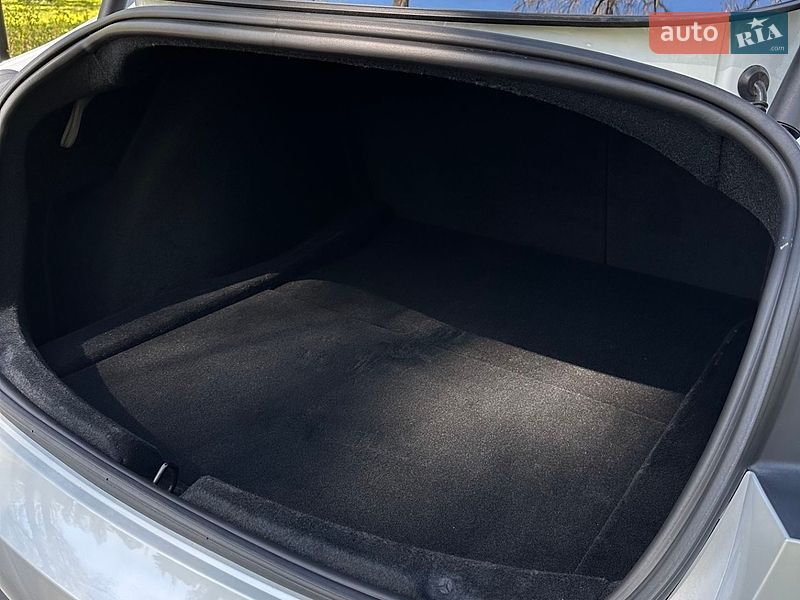 Седан Tesla Model 3 2025 в Киеве