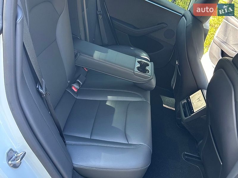 Седан Tesla Model 3 2025 в Киеве