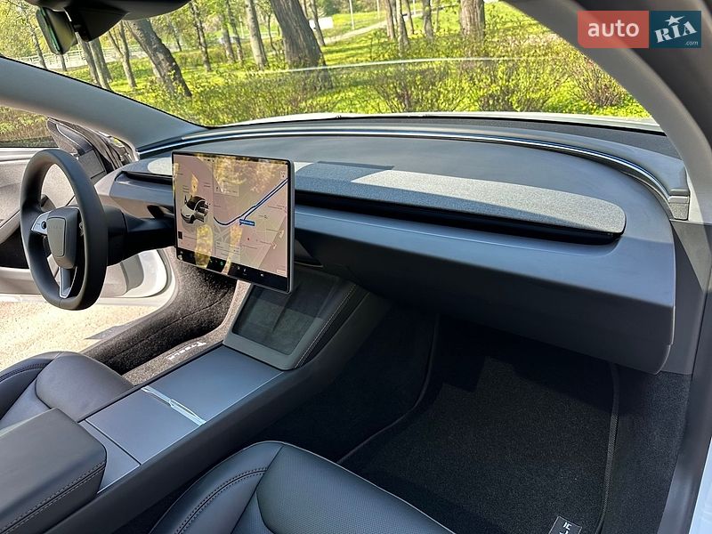 Седан Tesla Model 3 2025 в Киеве