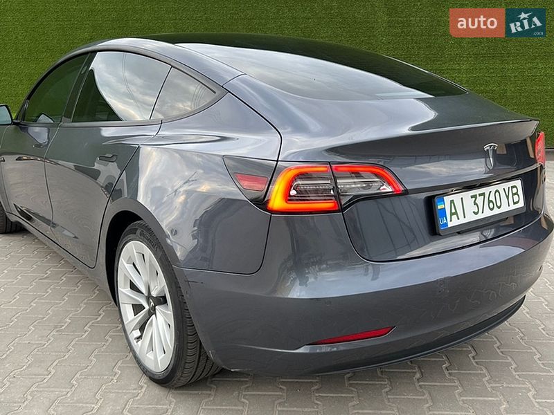 Седан Tesla Model 3 2021 в Киеве