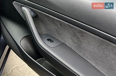 Седан Tesla Model 3 2021 в Киеве
